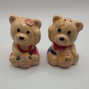 Salt and Pepper Shakers - Red and Blue. Bears. Vintage